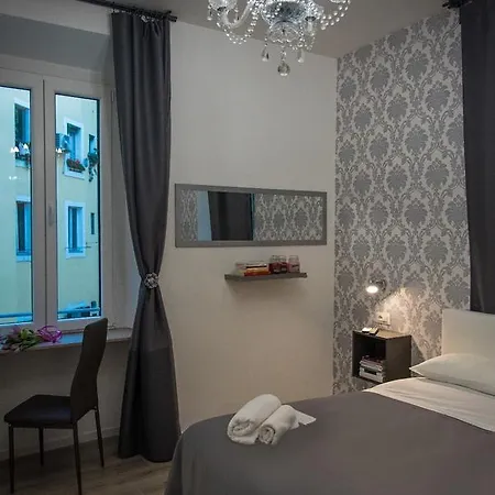 Inside Casa de hóspedes Roma